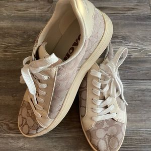 Like new Coach shoes sz 8